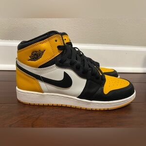 Like New Air Jordan 1 Retro High “Yellow Toe” (Big Kid 7)